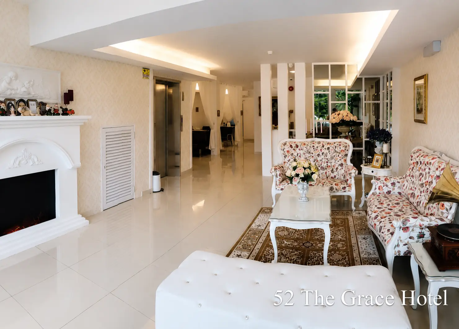 Tempat duduk lobi dan ruang bersama di 52 The Grace Hotel
